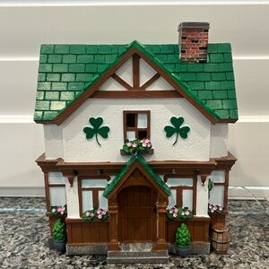 Lucky Lane St. Patrick’s Day Irish Cottage Light Up  Wood-look Resin LED New